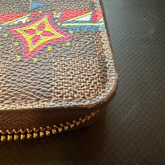 Authentic LV Zippy wallet. Limited holiday edition. - Picture 9 of 13